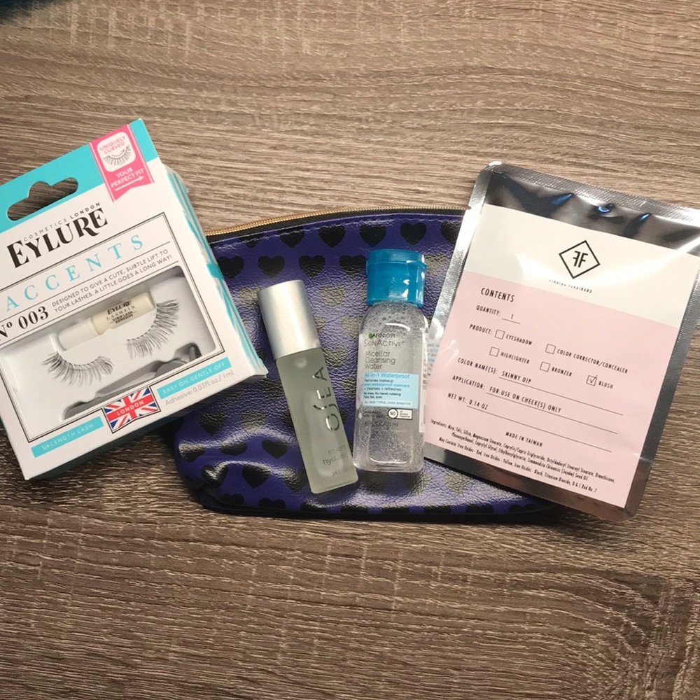 Ipsy Blue Heart bag with eyelash set!
